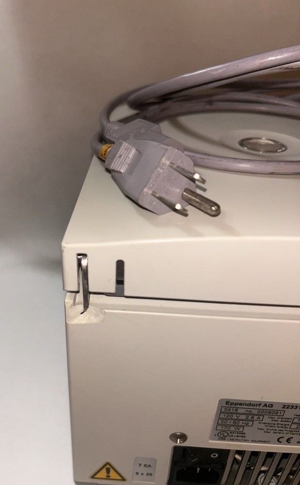 Eppendorf Centrifuge 5418 (LID ERROR)