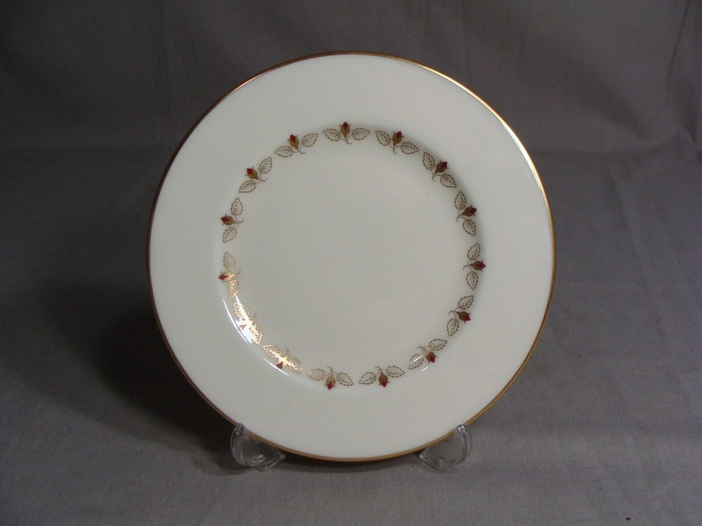 1 LENOX 5 Piece Place Setting In The Romance Pattern, USA