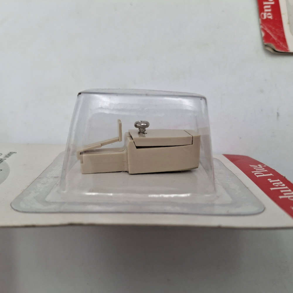2 RadioShack 279-298 Handset Quick-Connect Modular Plug & 1 Malibu Triplex Jack