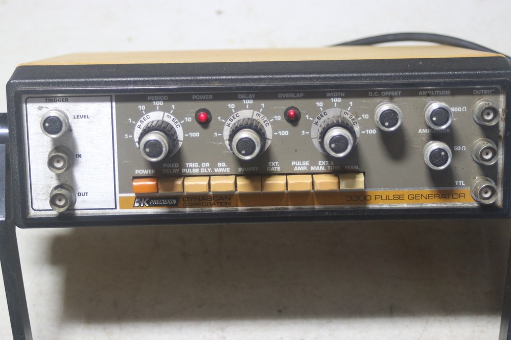 B&K Precision 3300 Pulse Generator with Manual
