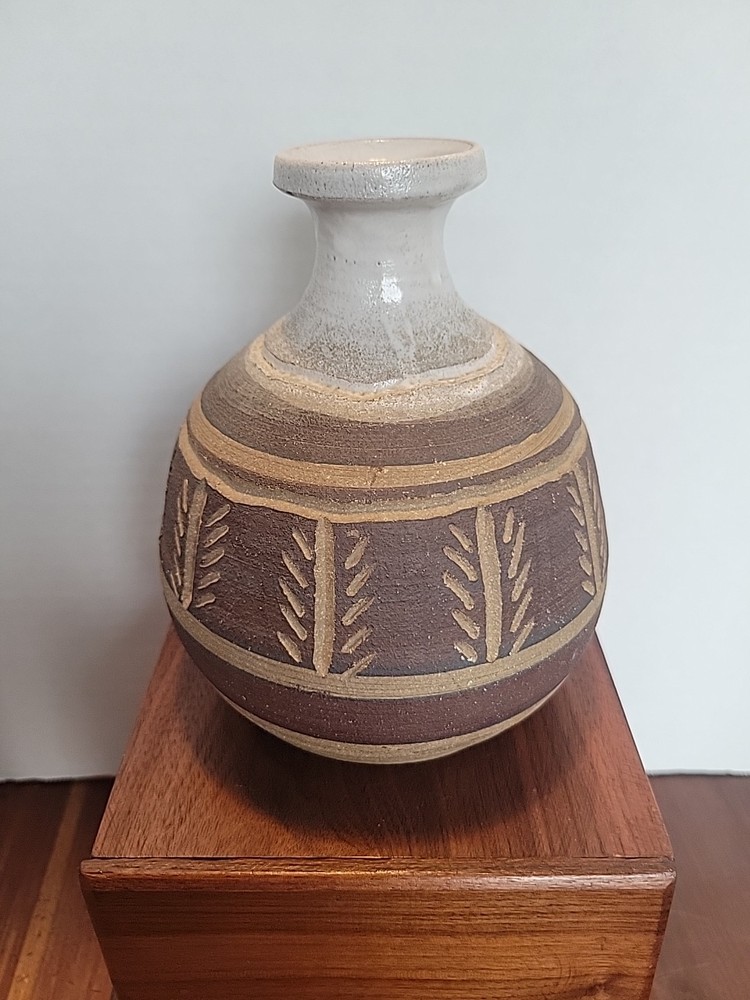Studio Pottery Signed Beaubier Beautiful Details 6" inches