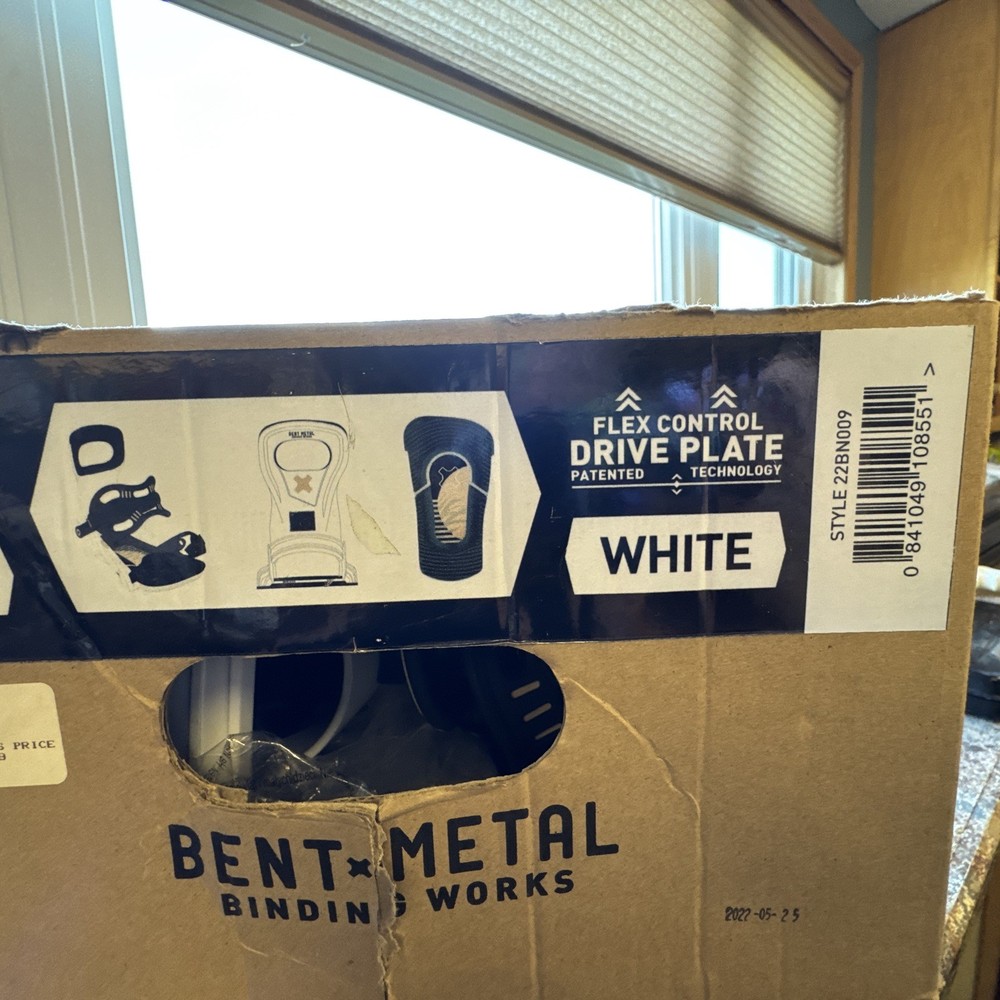 BENT METAL BINDING WORKS METTA SIZE MEDIUM, NEW, WHITE