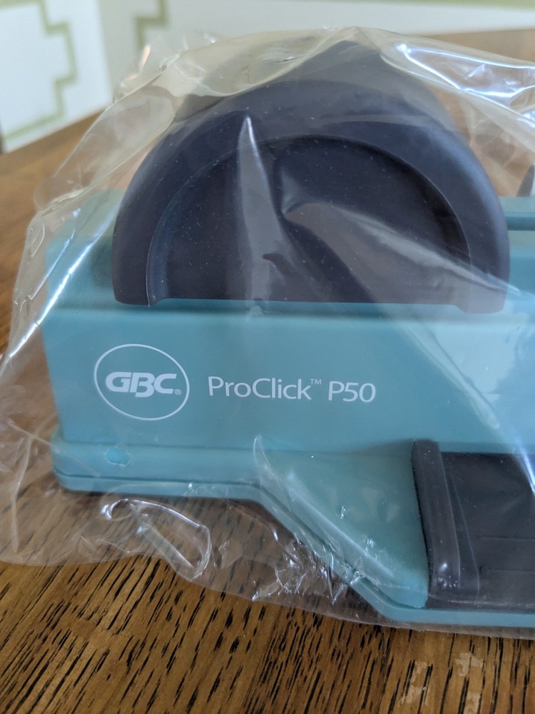 NIB GBC Pro Click P50 Personal Punch Binder
