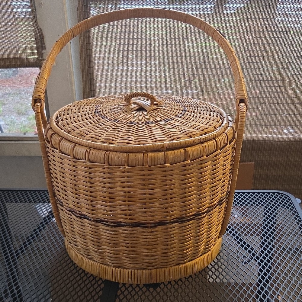 Round Wicker Basket with Lid and Handle, Brown, Medium, 10" Diameter, Handmade