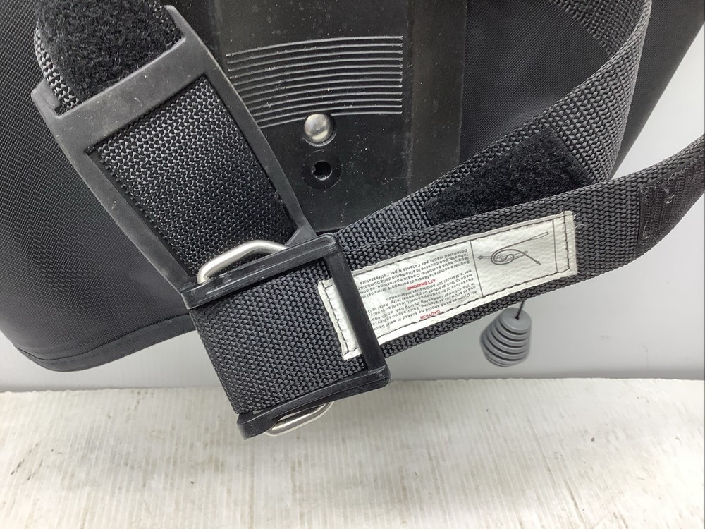 Mares Buoyancy Compensator BCD Medium Scuba Diving Vector Origin