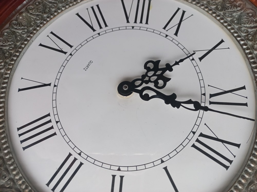 WALL CLOCK - 30x30x4 cm Quartz timing