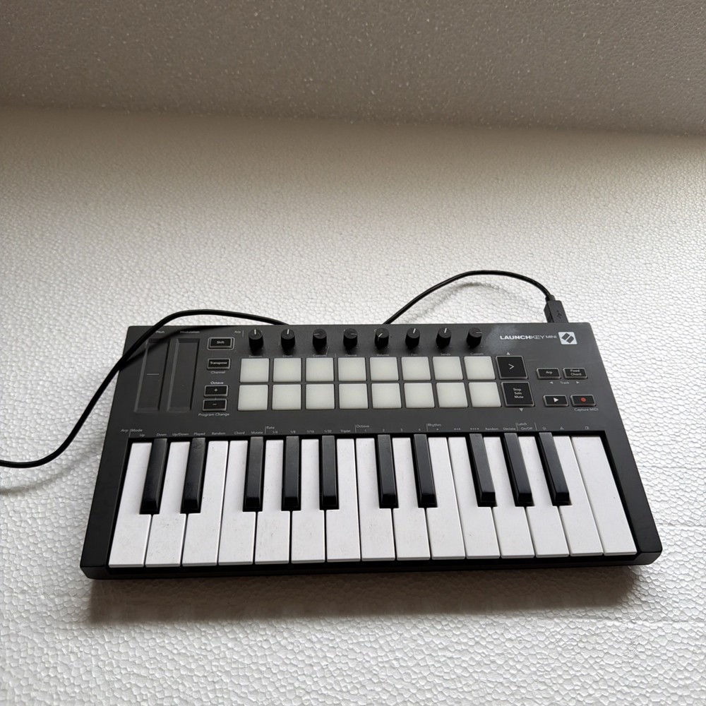 Novation Launchkey Mini Mk3 25 Mini-key Midi Keyboard Controller