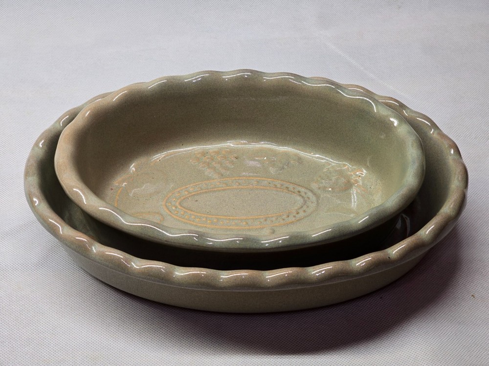 Clay Pottery Glazed Fruit Motif Oval Baking Dishes Matched Set