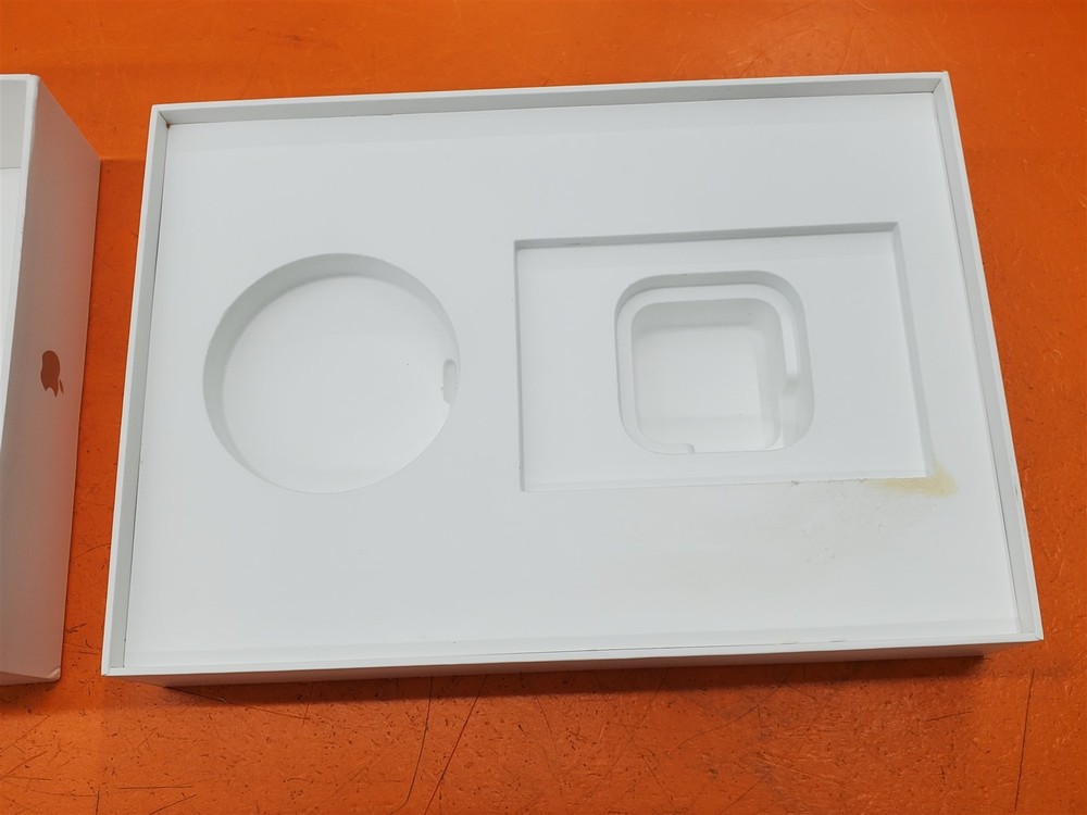 ⭐️⭐️⭐️⭐️⭐️ **EMPTY BOX** 64 GB iPad Air A2152