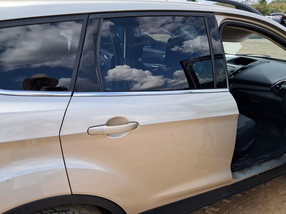 ESCAPE 2018 Glove Box 4753871