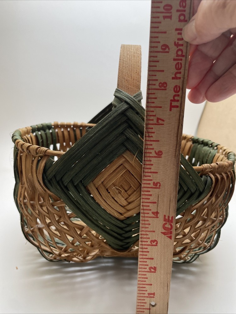 Vtg Hand Woven Medium Buttocks Basket Signed