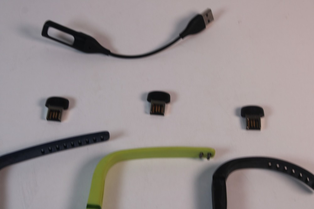 Fitbit Flex Tracker, 3 Wristbands, 1 Charger, 3 Dongles