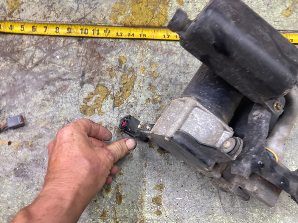 03-06 EXPEDITION SUSPENSION LEVELING PUMP