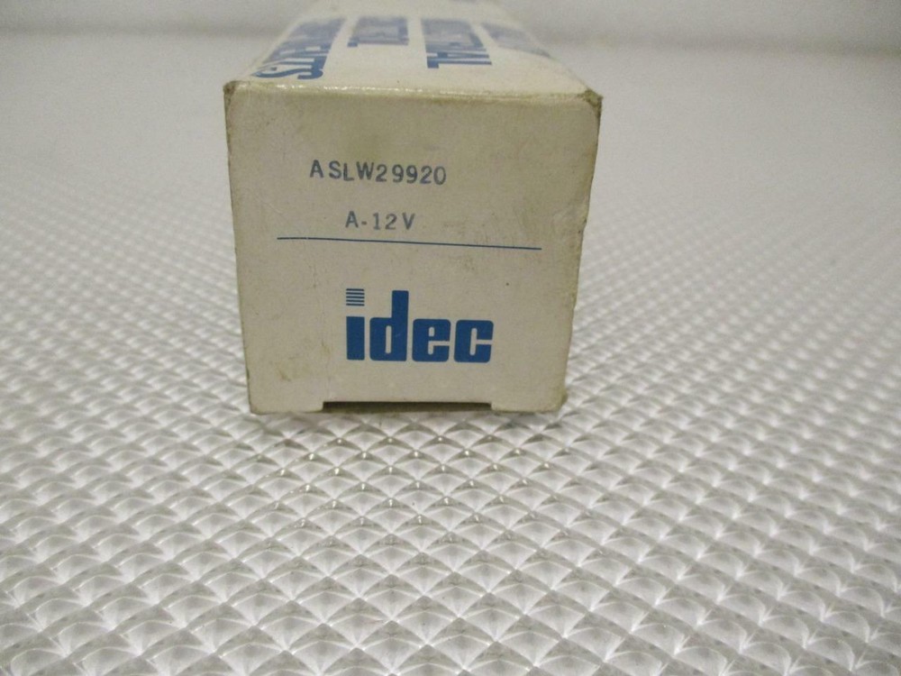 ONE NEW IDEC AMBER SELECTOR SWITCH ASLW29920.