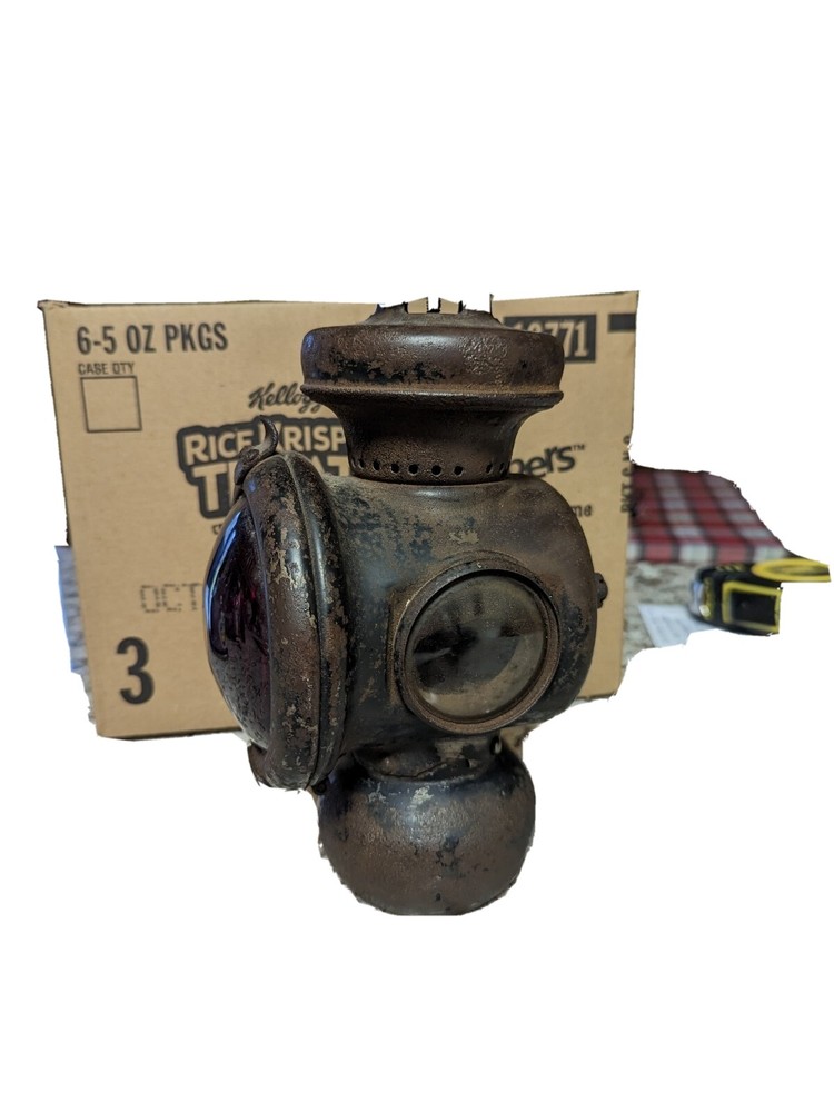 ANTIQUE DRIVER SIDE REAR OIL LANTERN 1914