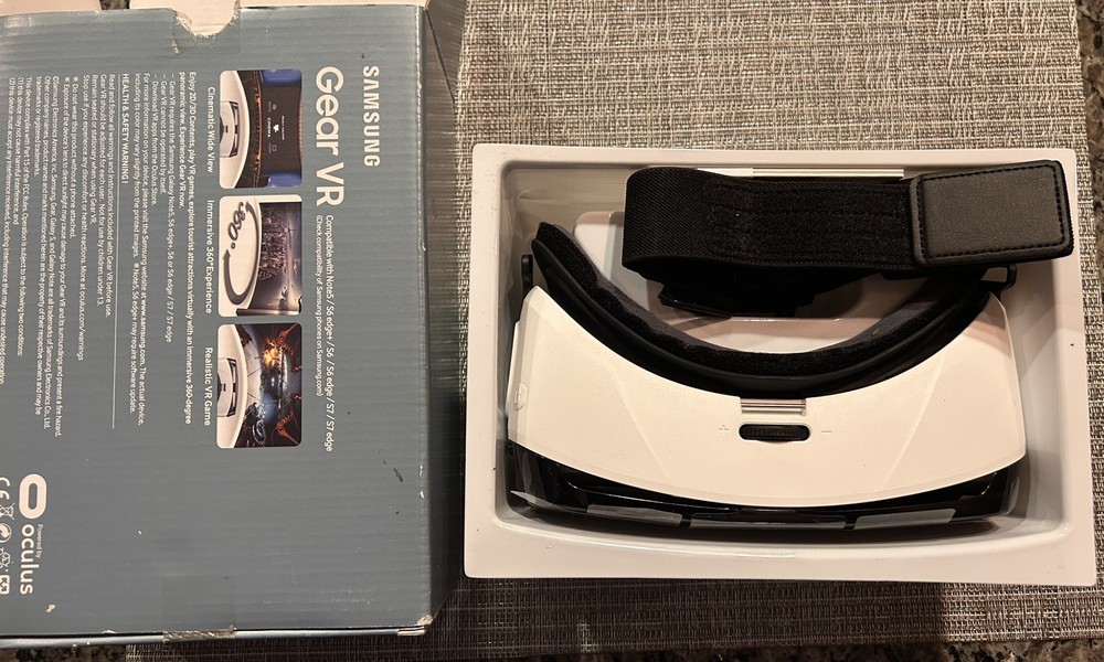 Samsung Gear VR Powered by Oculus - New, Open Box