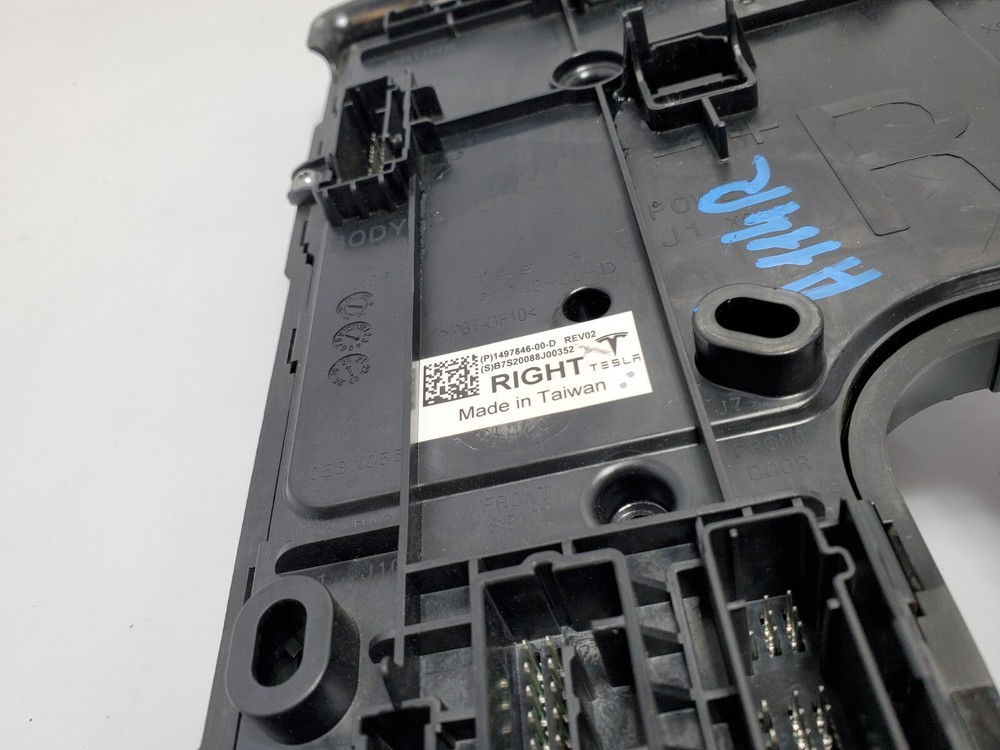 ✅ 20-22 OEM Tesla Model Y Right Passenger Side Voltage Body Control Module Unit