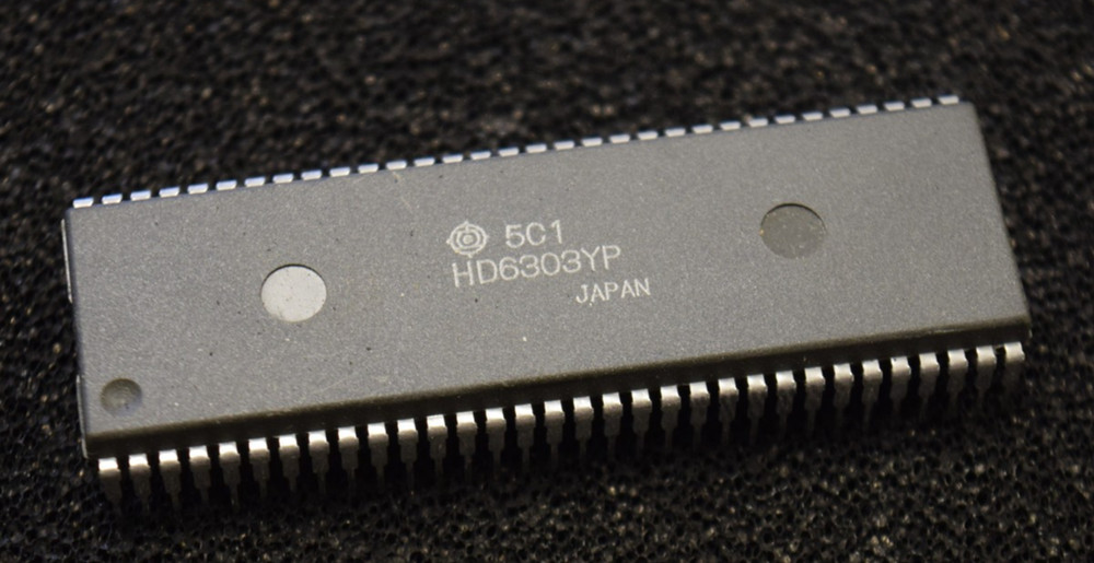 Hitachi HD6303YP 8bit Microcontroller CPU MCU MPU 6301 DIP-64