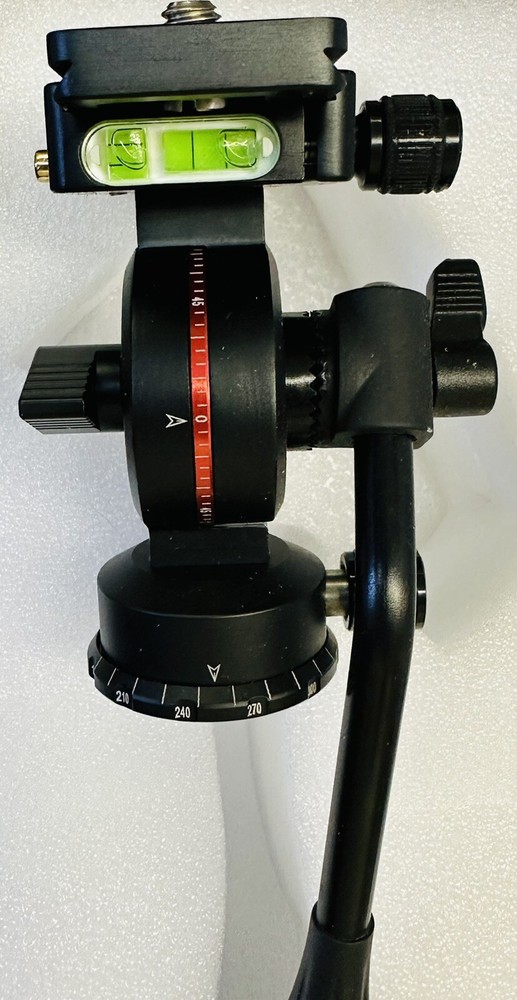Dolica Model P200 High Performance Full Size Professional Video Pan Head - Black