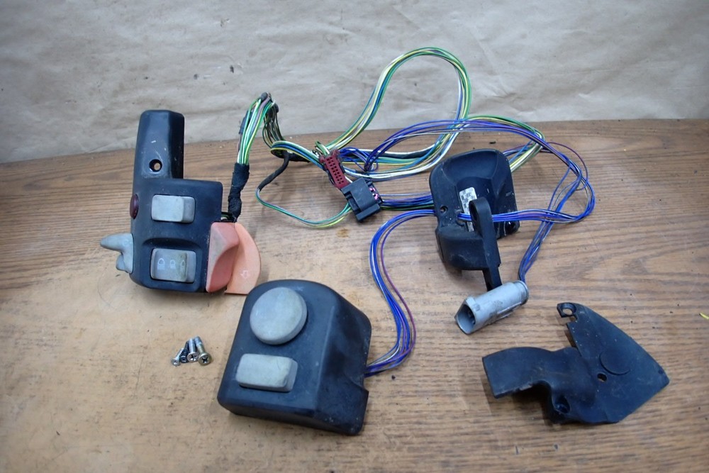 2003 BMW K1200LT LEFT HAND SWITCH CONTROL BUTTON