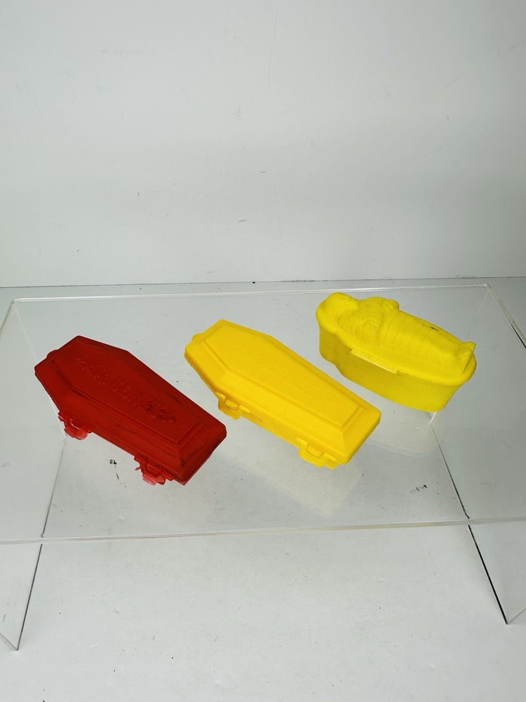 Vintage FLEER MR BONES Empty Yellow Coffin Casket Mummy Plastic Candy Container