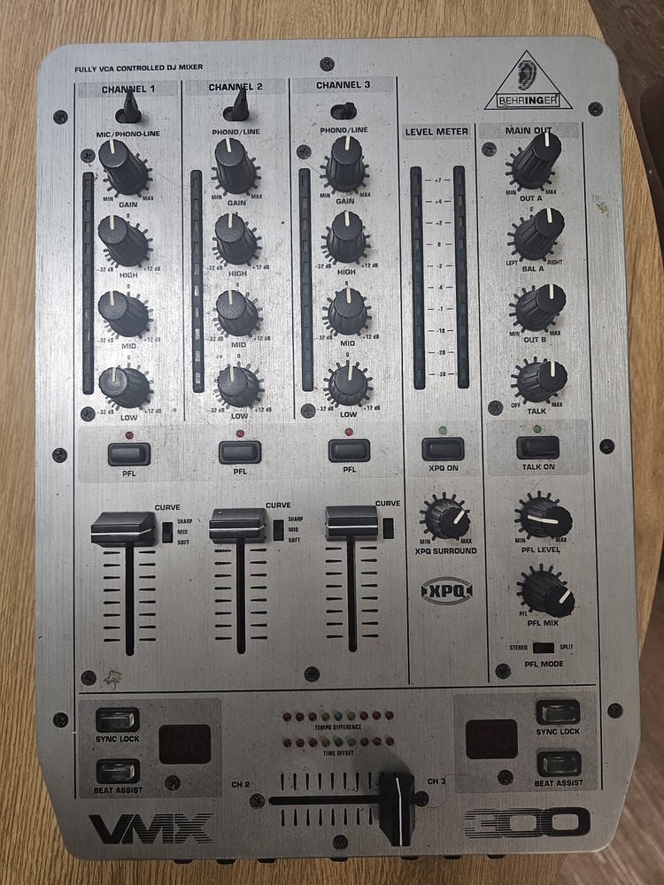 Behringer VMX 300 Pro DJ Mixer