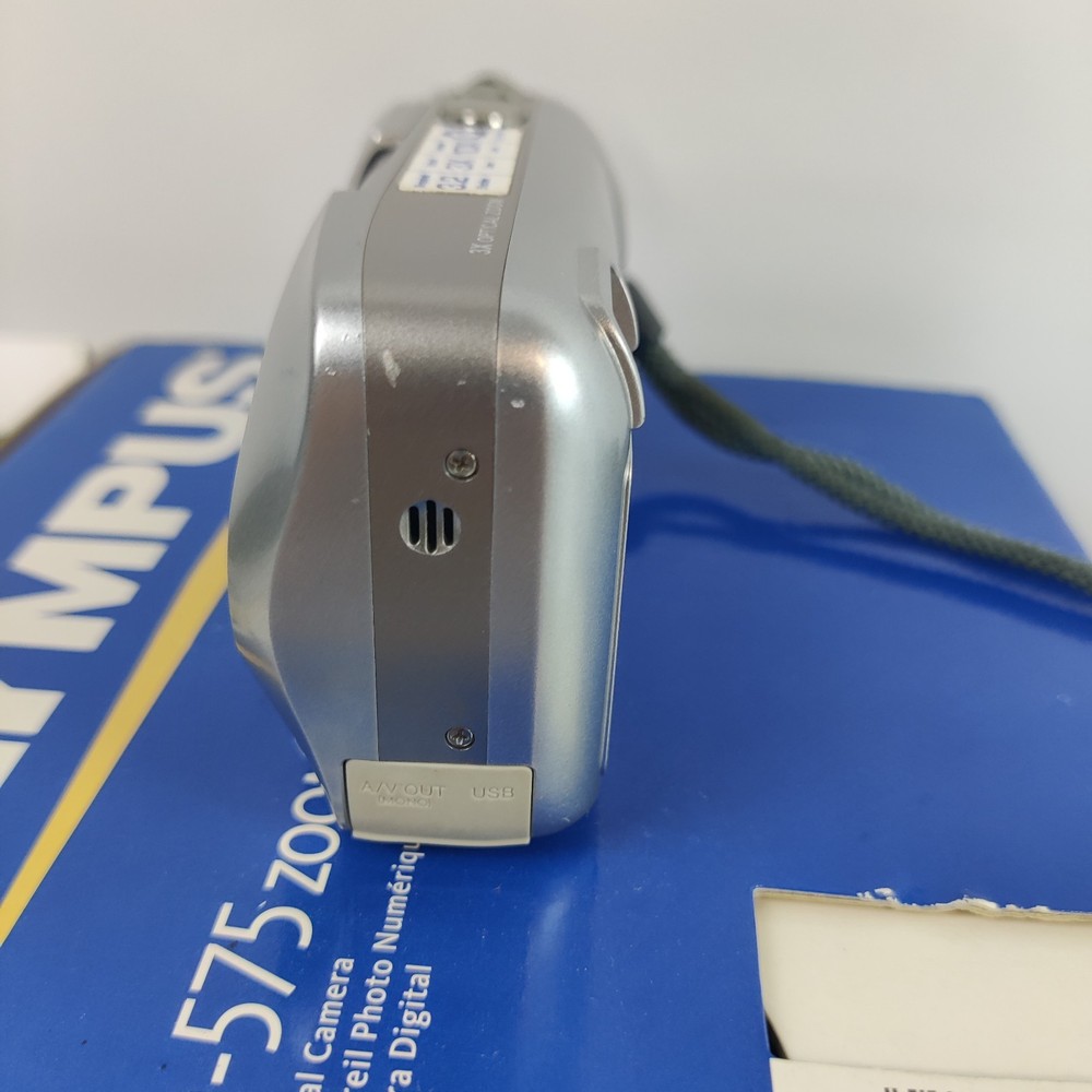 Olympus D-575 Compact Digital Camera Silver Tested Boxed plus memory card