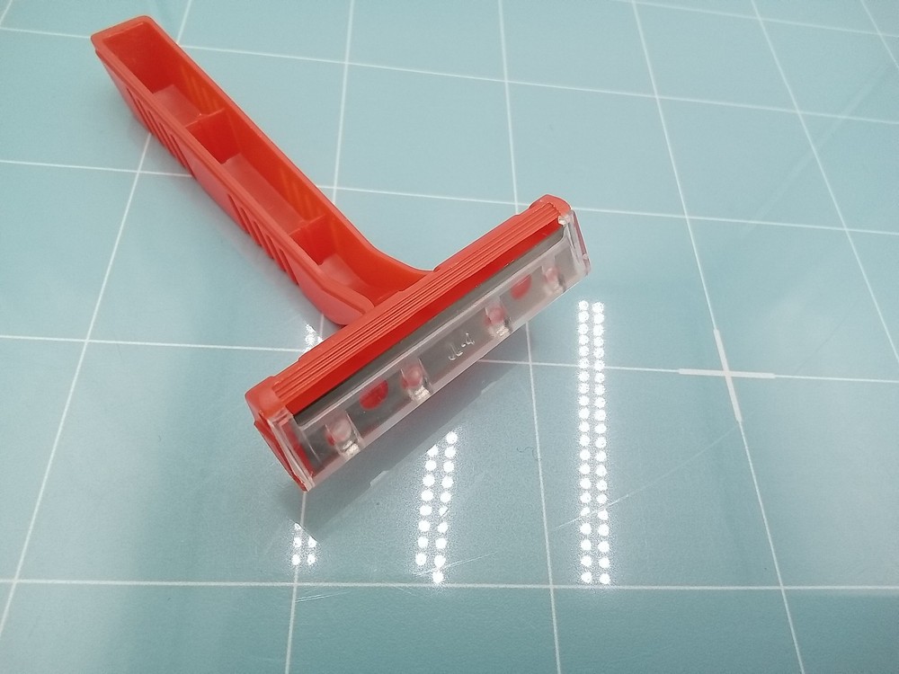 Short Handle Single Blade Razor Orange 100-Pack
