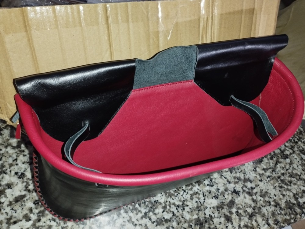 Busker Pouch