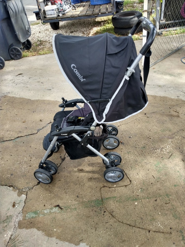 Combi Cosmo E LK-1EX Stroller....5 point seat belt harness