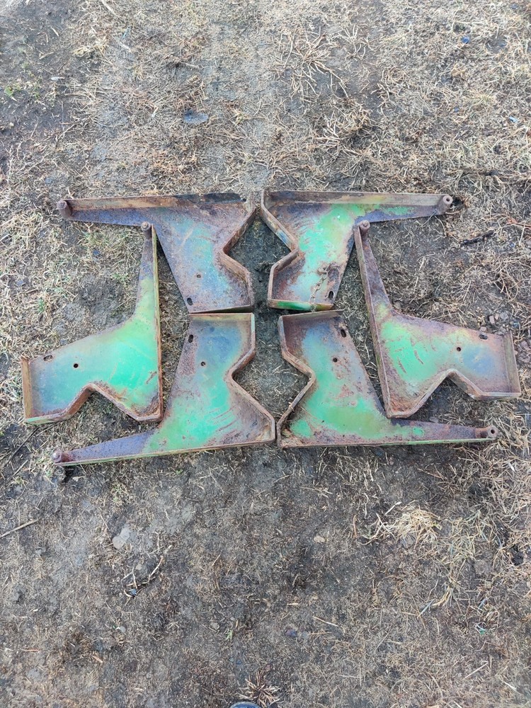 Fertilizer box fits John Deere 7000