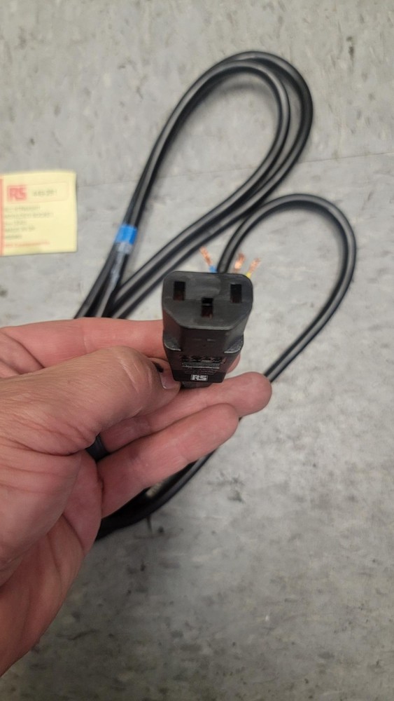 1 NEW RS COMPONENTS IEC STRAIGHT MOULDED SOCKET: lenght 2M-6ft