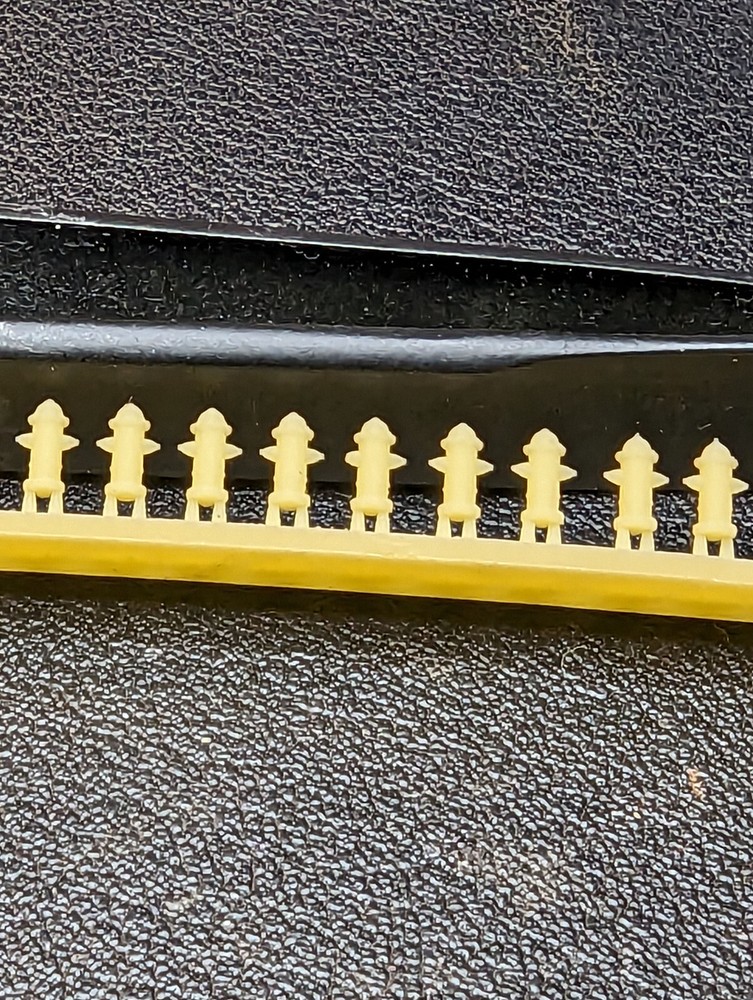 Z Scale Fire Hydrants (16) Z1009