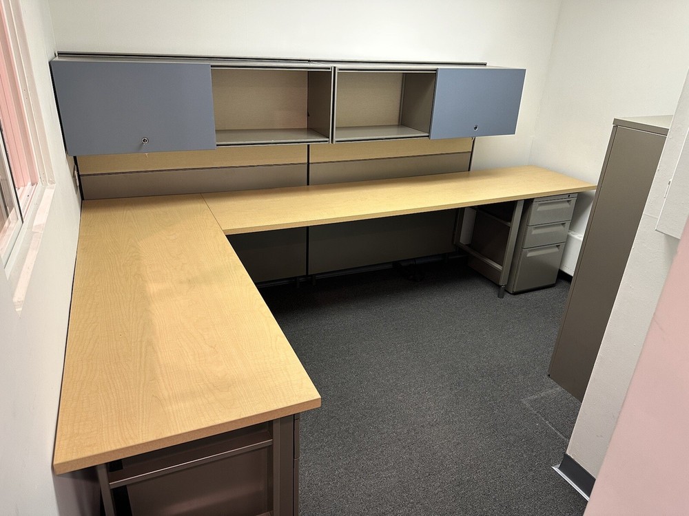Herman Miller Cubicle 6ft By 6ft L Shape
