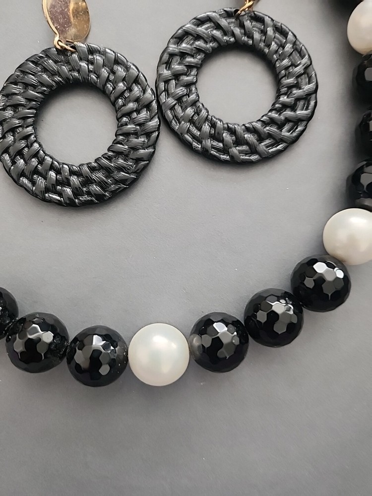 Beautiful Set Neckla and earrings 🖤