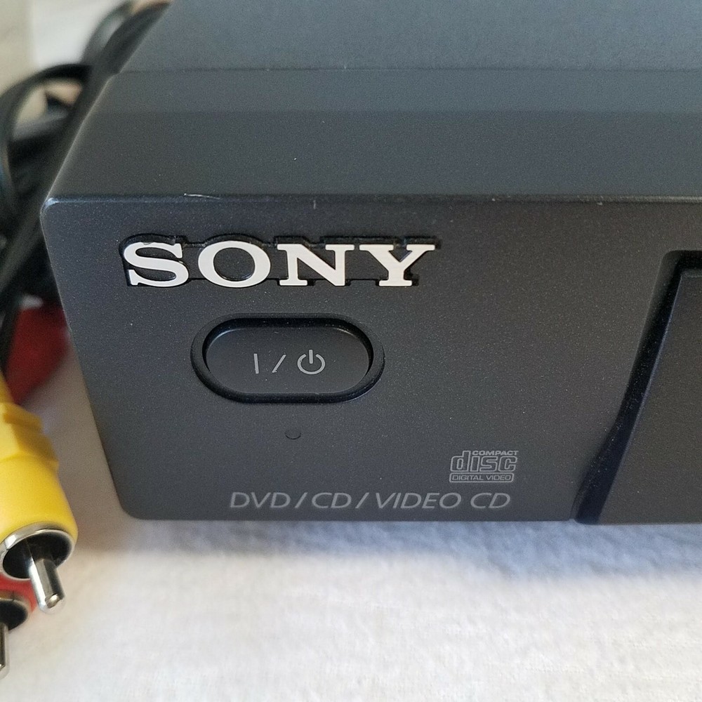 Sony DVD/CD/Video CD Compact Disk Digital Video Player MP3 Playback Precision Dr