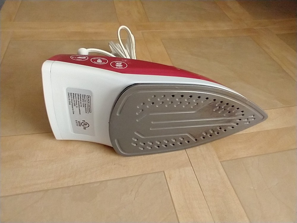 Black & Decker Steam Iron True Glide Premium - Works Fine