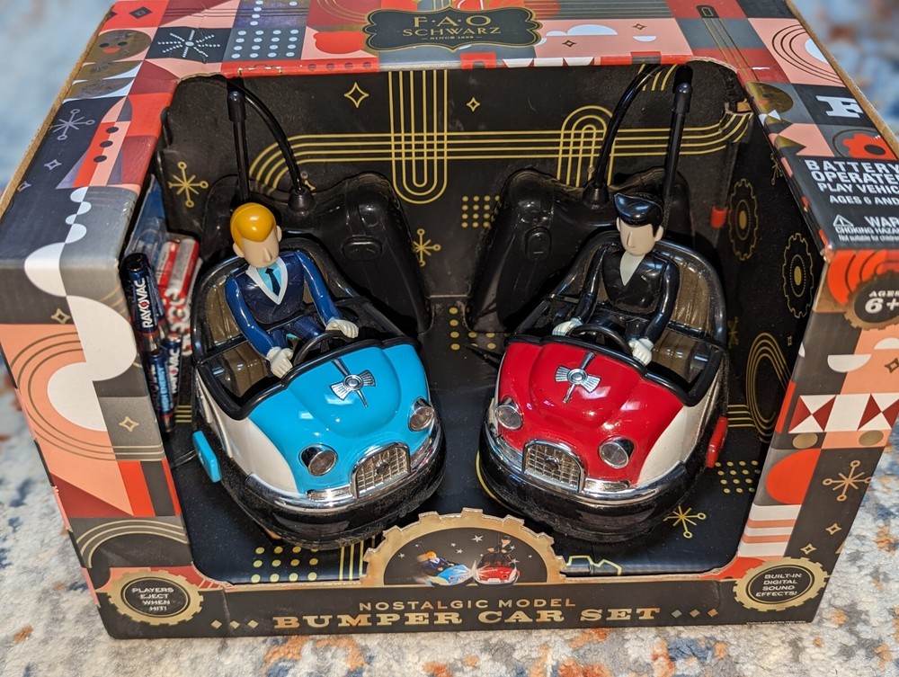 FAO Schwarz Nostalgic Model Remote Control Bumper Car Set R/C - "NEW"