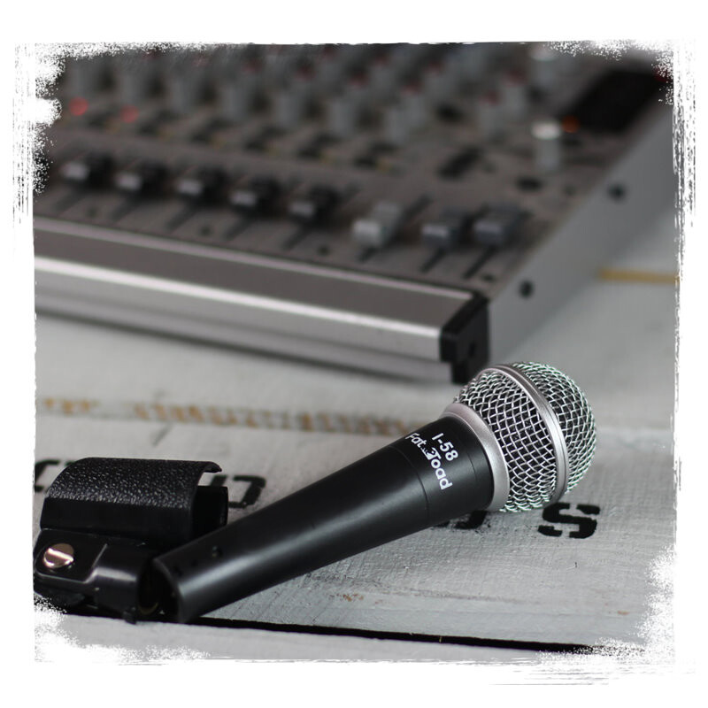 Cardioid Dynamic Microphone with Mic Clip by FAT TOAD | Vocal Handheld