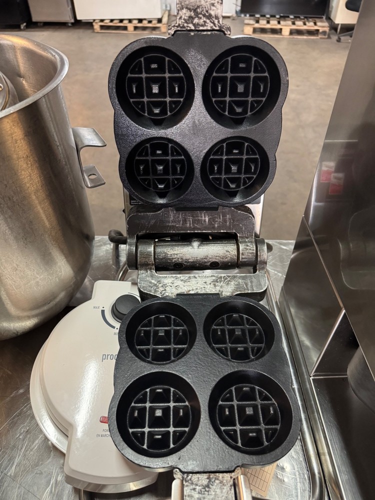 Carbon's RT-P Waffle Maker