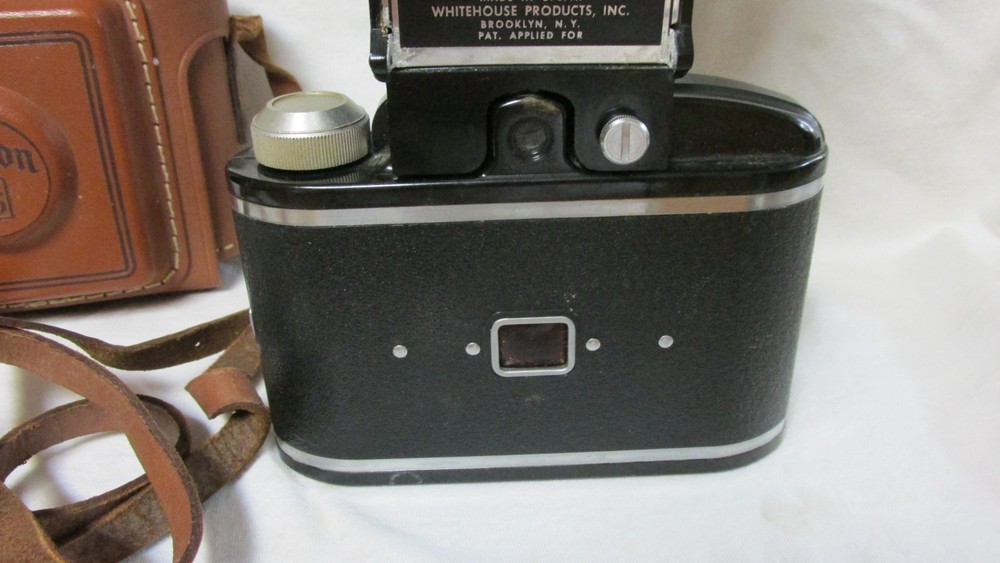 VINTAGE 1950s BEACON TWO TWENTY FIVE CAMERA w/ FLASH & FULL CASE