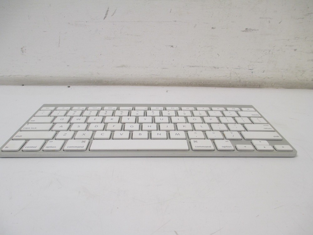 Apple A1314 Wireless Aluminum Base Keyboard