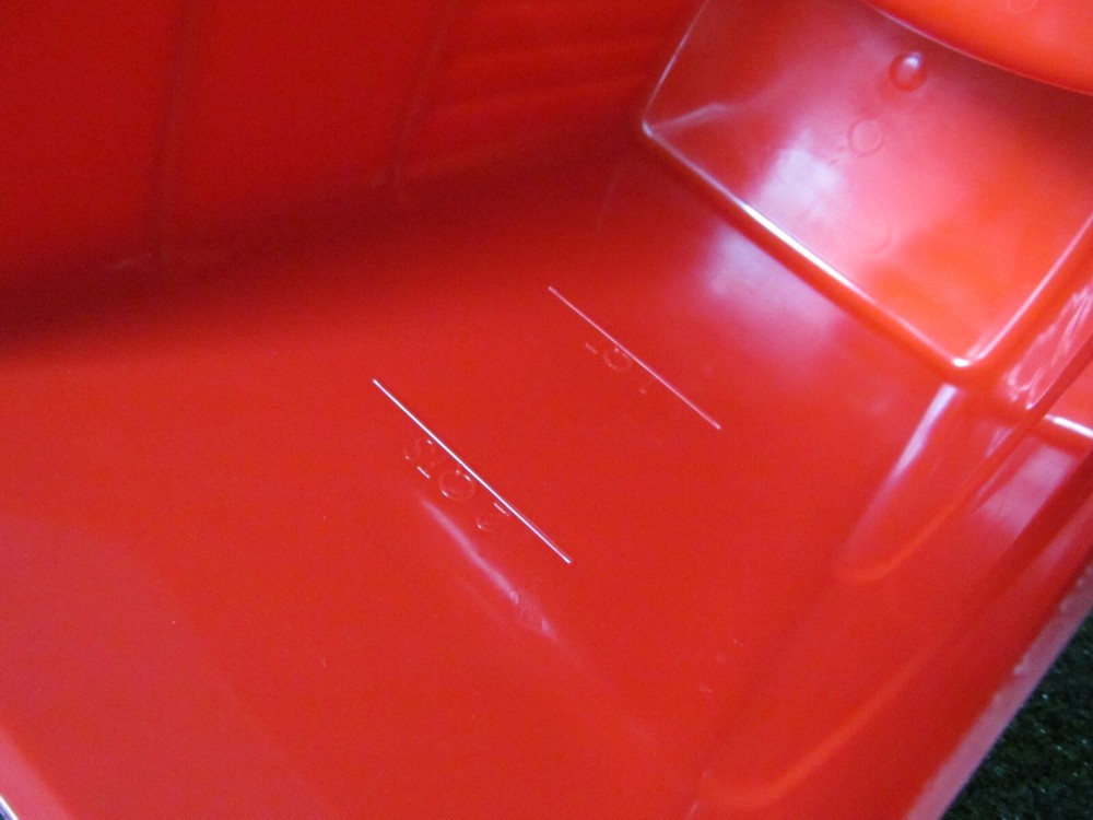 LITTLE GIANT® 3 Quart RED Heavy Duty Plastic Stackable Feed Scoop Measure Marks