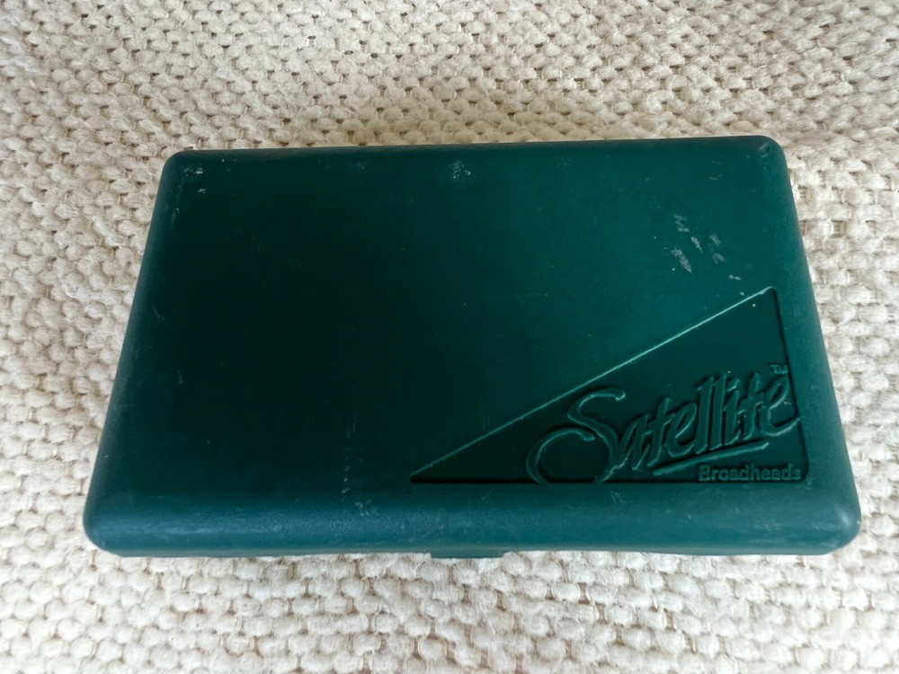 Satellite Broadhead Case