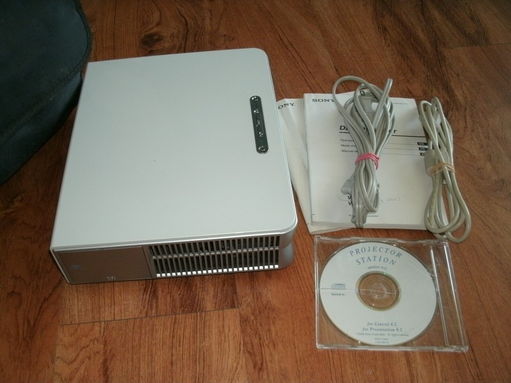 Sony Data Projector VPL-CX6 & Accessories, Excellent Working Condition