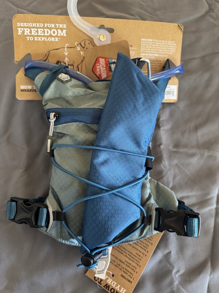 Arcadia Trail Water Bladder Harness Blue Small NWT