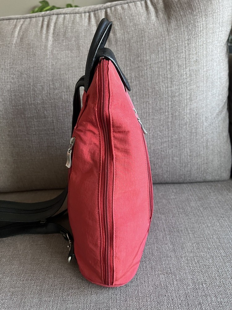 Baggallini Metro Convertible Backpack Nylon Rusty Red. Clean Inside/out