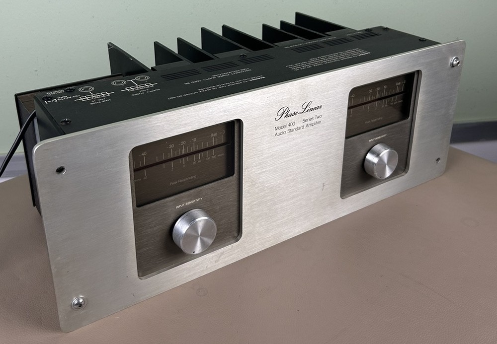 PHASE LINEAR 400 SERIES TWO STEREO AMPLIFIER