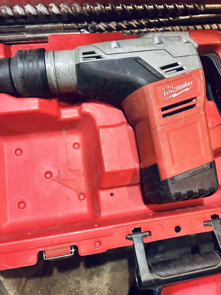 milwaukee rotary hammer drill With Case And Manual. Includes 6 Bits