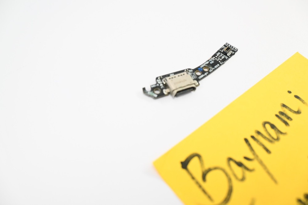 Valve Index RIGHT Controller - USB C Port Board PART - CHARGE ONLY / NO DATA